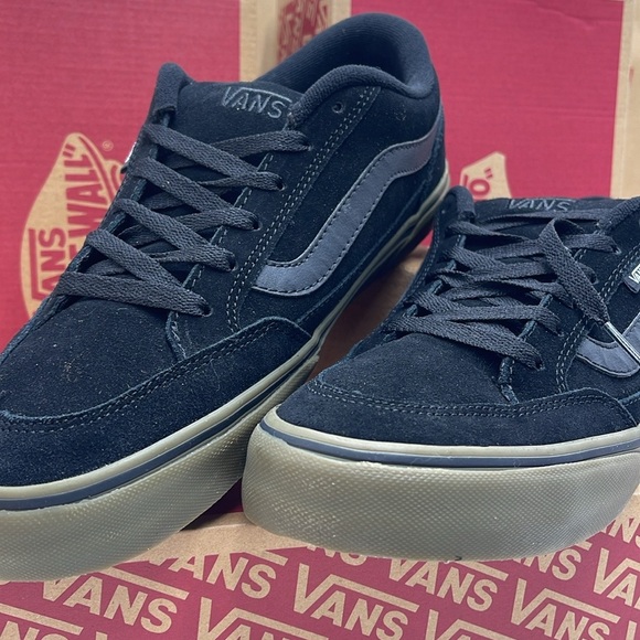 Vans WMNS Bearcat
Black/Dark Gum
VN000DT239L
Sneakers - Picture 4 of 16